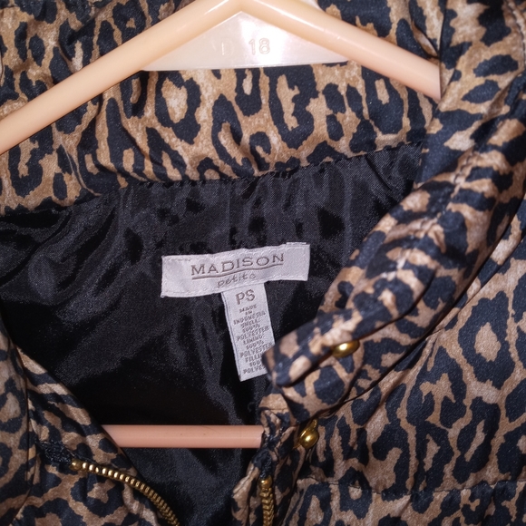 Animal print puffer vest - Picture 3 of 4